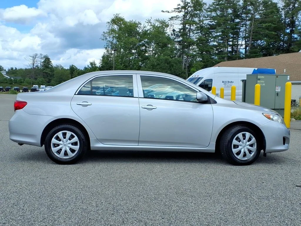 Used 2010 Silver Toyota LE image 2