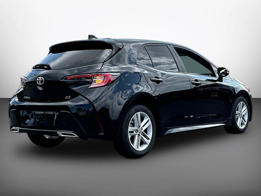 Used 2019 Midnight Black Metallic Toyota SE image 6
