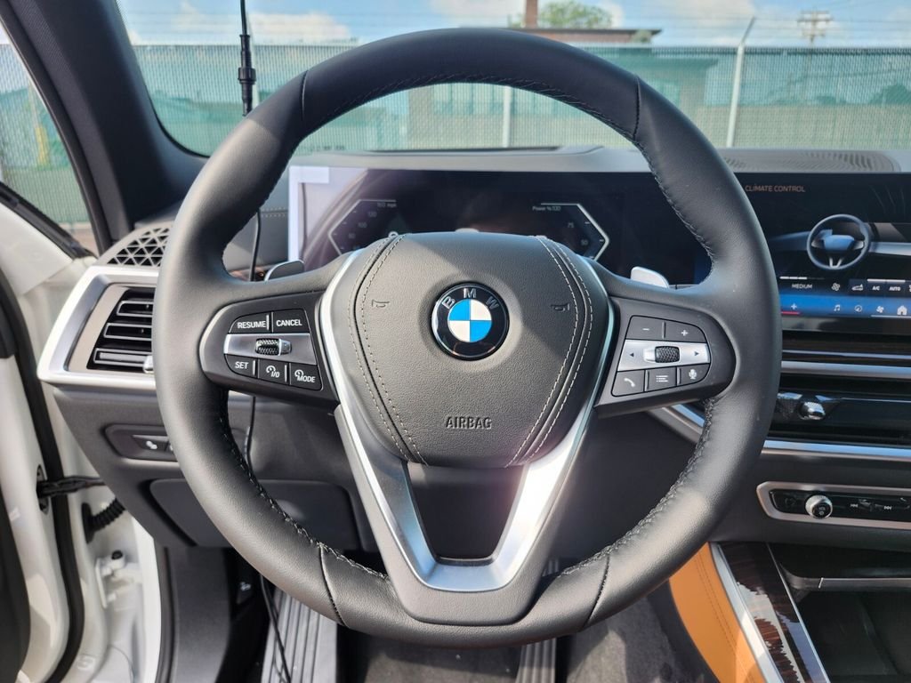 New 2026 White BMW xDrive40i image 27