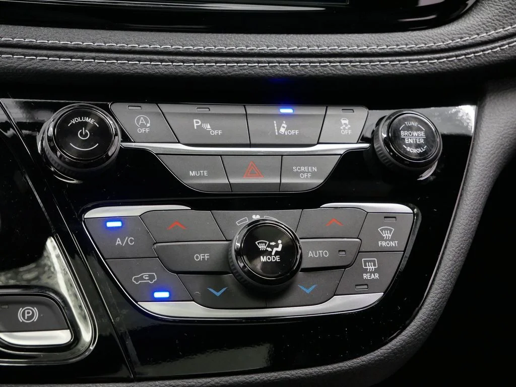 2026 Chrysler Pacifica Select - Photo 35