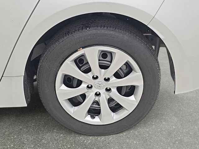 Certified Used 2025 Silver Toyota LE image 29