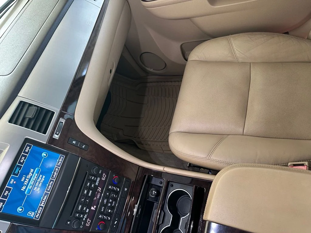 Used 2011 White Cadillac Premium image 21