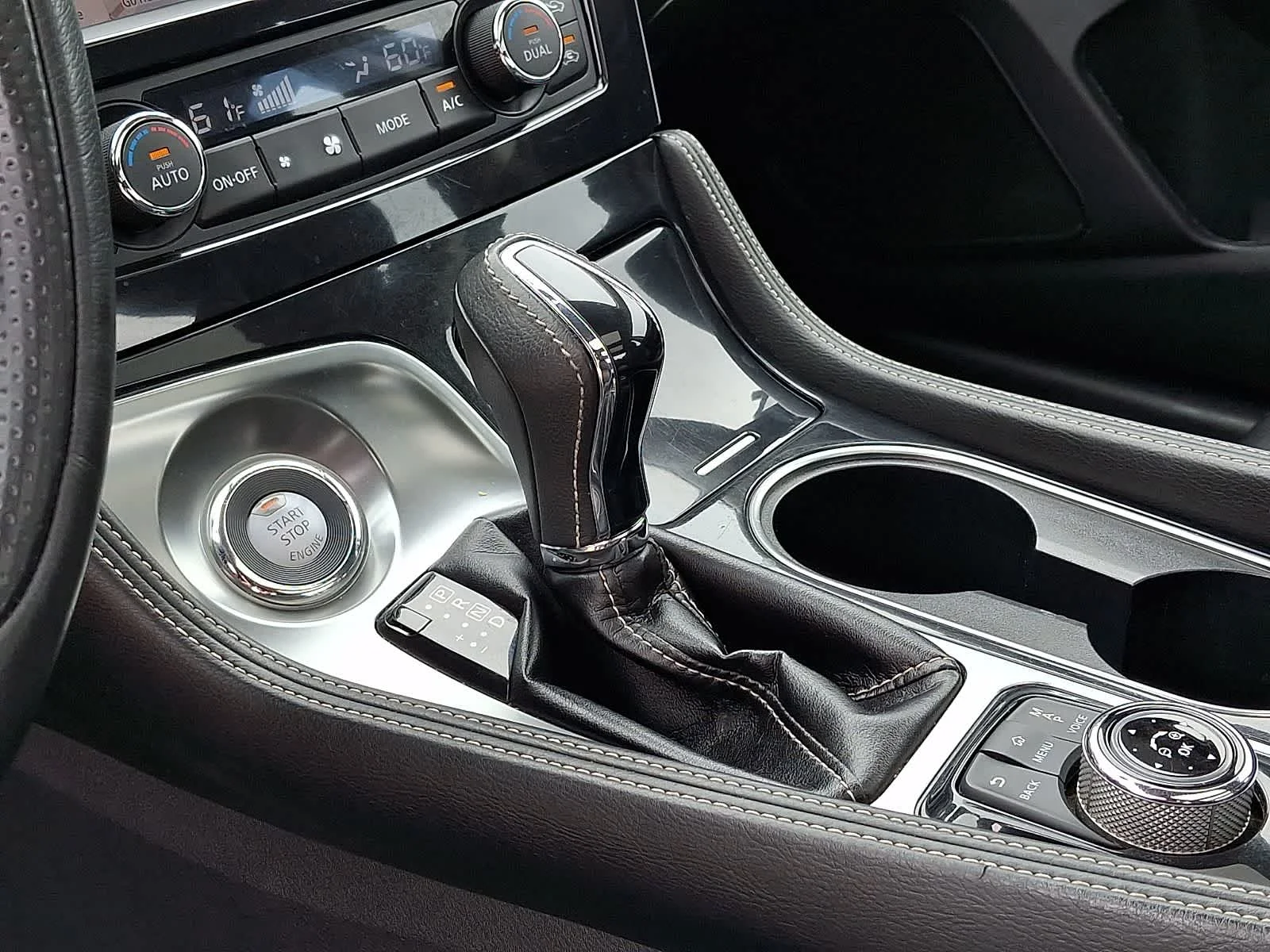 Used 2019 Gun Metallic Nissan SL image 17