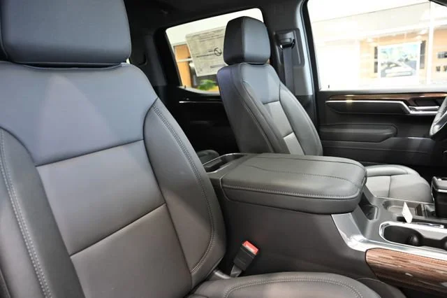 New 2026 Summit White Chevrolet LT Trail Boss image 9