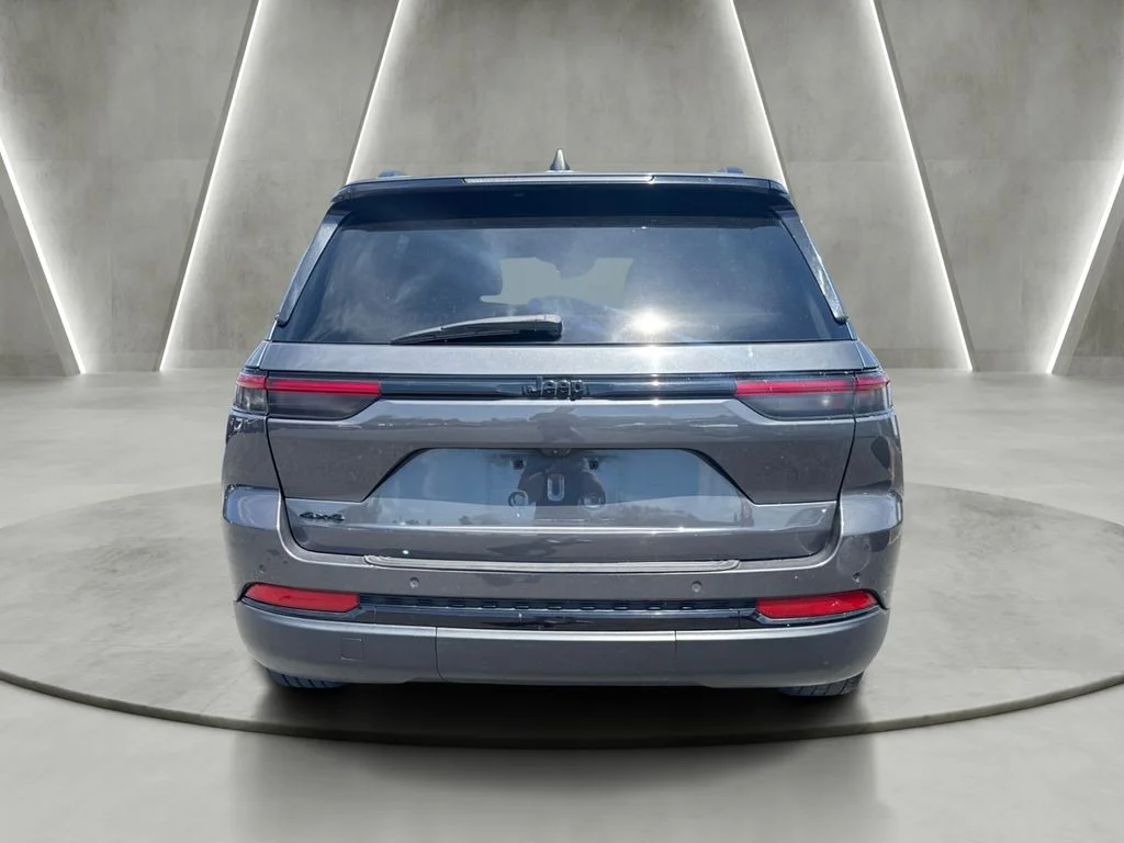 Used 2023 Gray Jeep Altitude X image 6