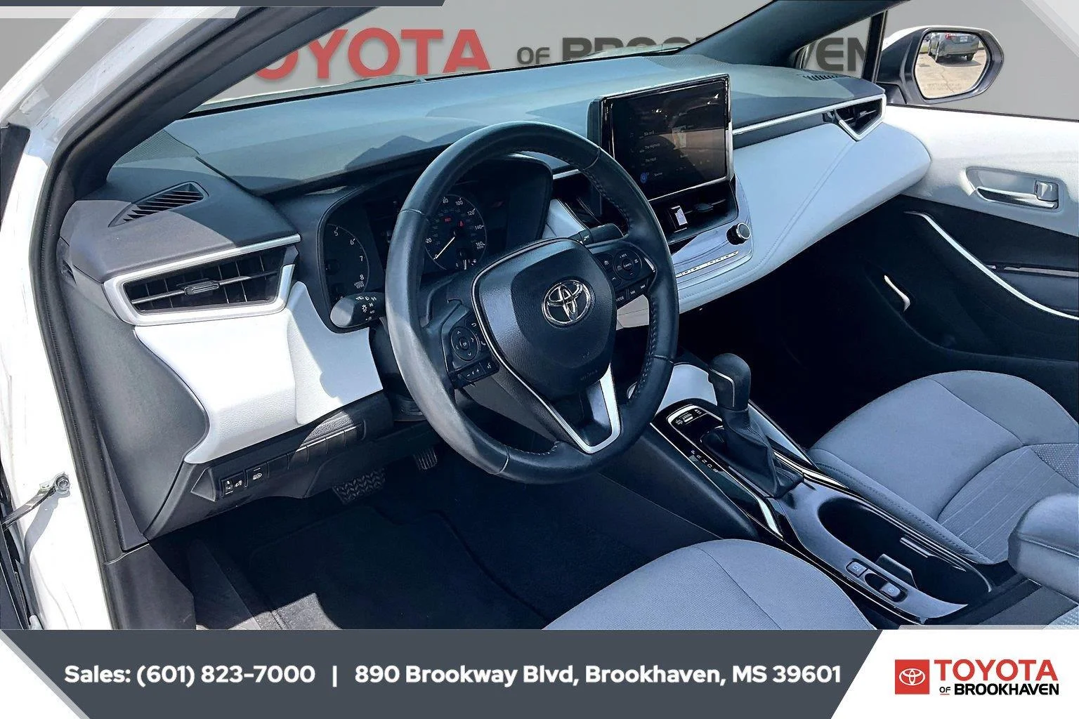 Used 2025 Ice Cap Toyota SE image 12