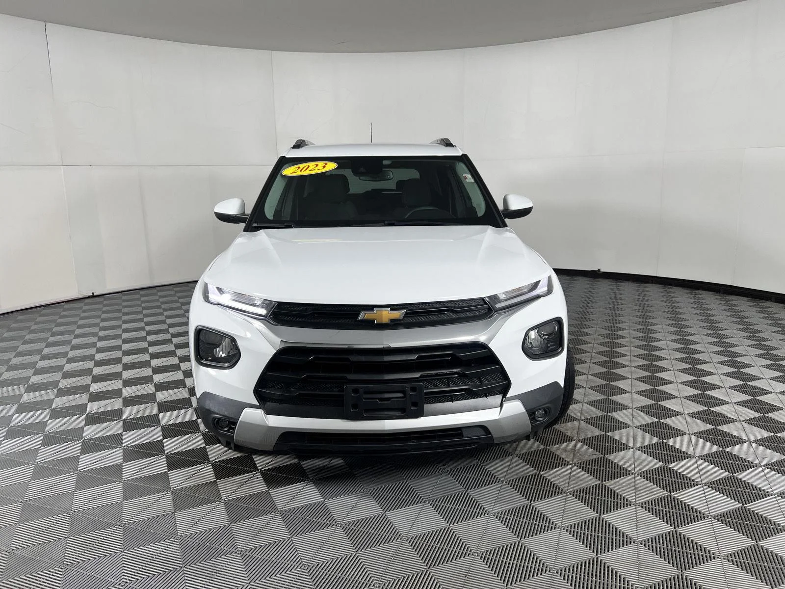 Used 2023 Summit White Chevrolet LT image 2
