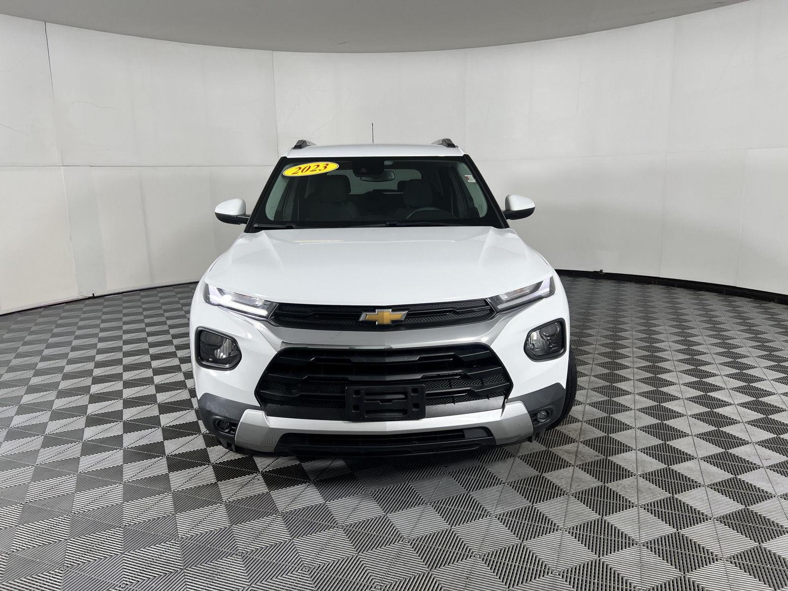Used 2023 Summit White Chevrolet LT image 2