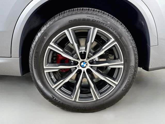 New 2026 Gray Metallic BMW xDrive40i image 33