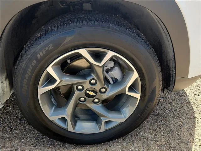 Used 2025 White Chevrolet LT Front-Wheel Drive image 6