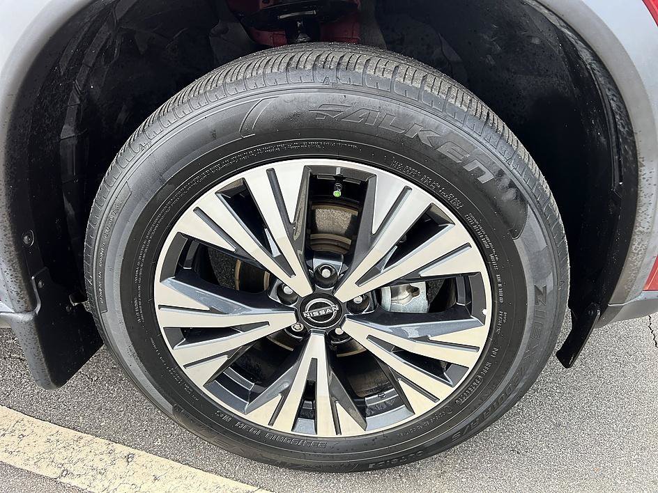 Used 2022 Scarlet Ember Tintcoat Nissan SV image 12