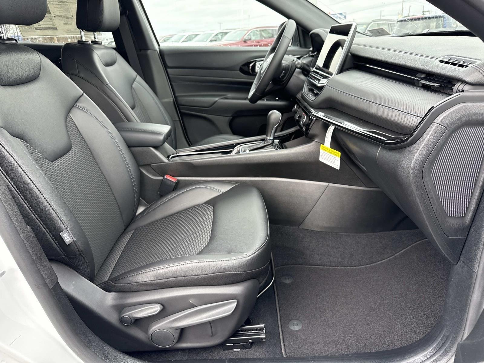 New 2026 Bright White Clearcoat Jeep Latitude Altitude image 18