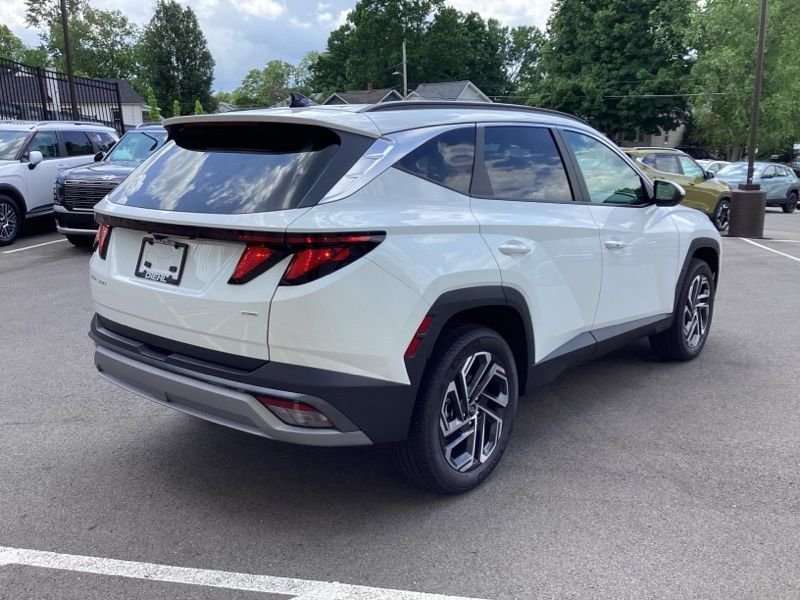 New 2026 White Hyundai SEL Plus image 7
