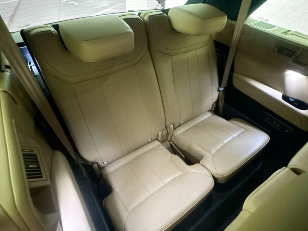 Used 2025 Black Land Rover SE image 29