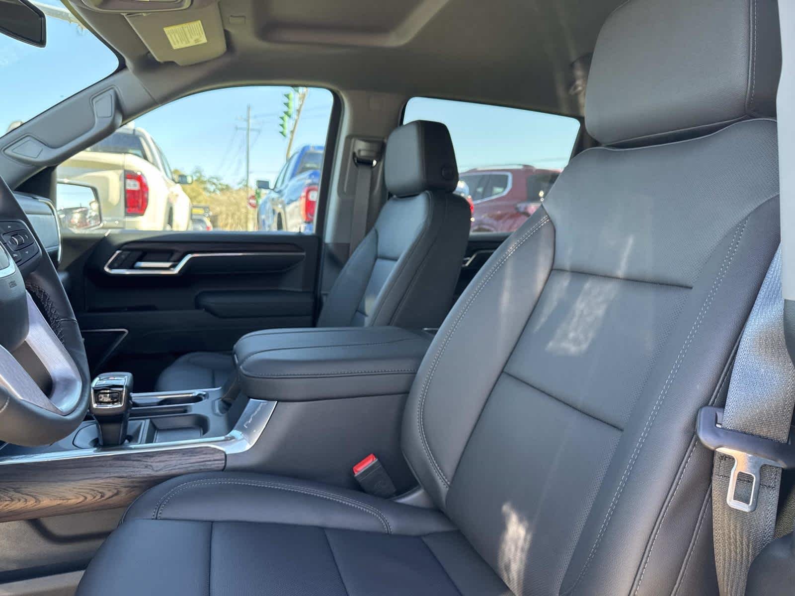 2026 GMC Sierra 1500 SLT - Photo 9