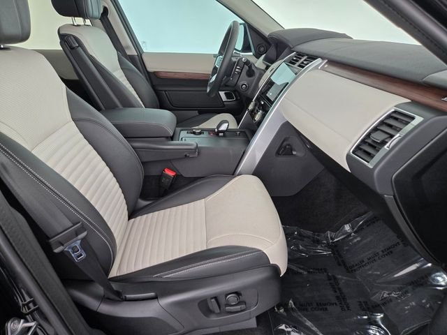 Used 2025 Black Land Rover Dynamic SE image 3