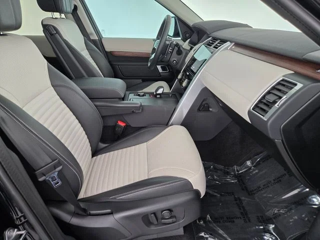 Certified Used 2025 Black Land Rover Dynamic SE image 3