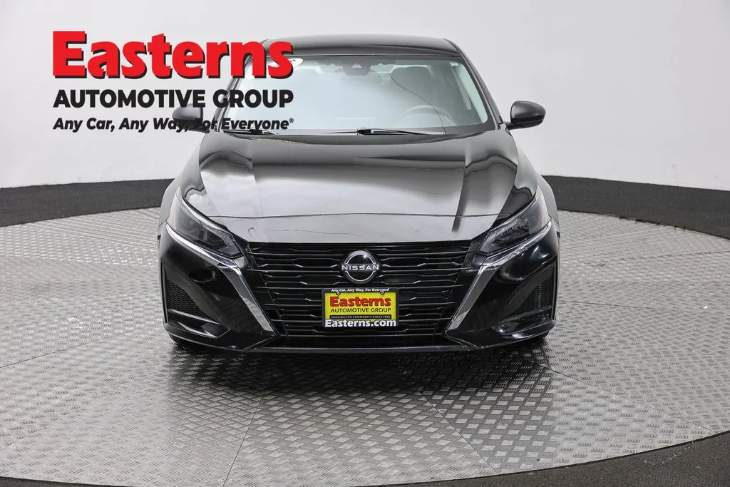 Used 2025 Black Nissan 2.5 SV image 2