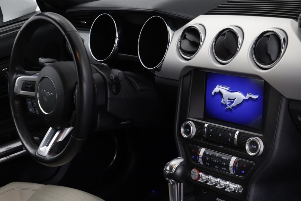Used 2017 Oxford White Ford GT Premium image 19