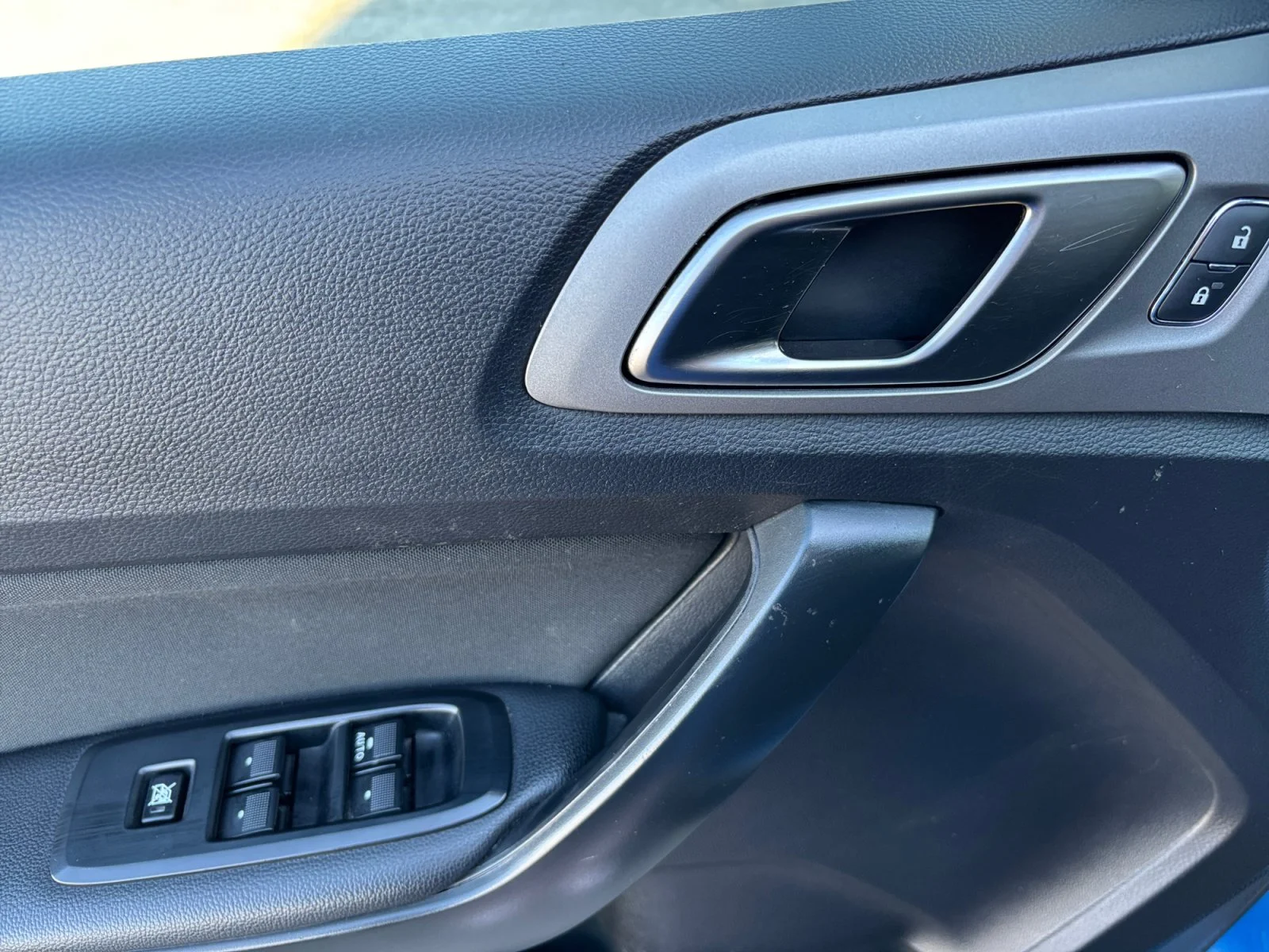 Used 2019 Lightning Blue Metallic Ford XLT image 11