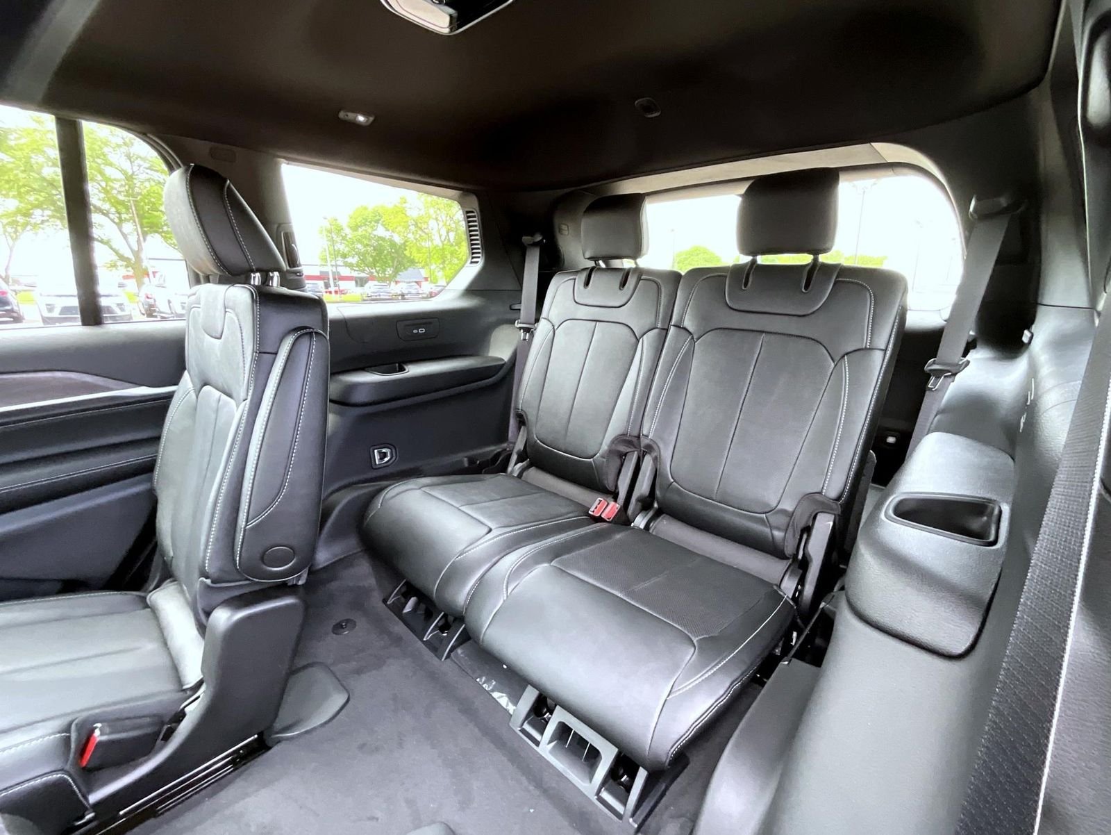 New 2026 Bright White Clear-Coat Exterior Paint Jeep Limited image 13
