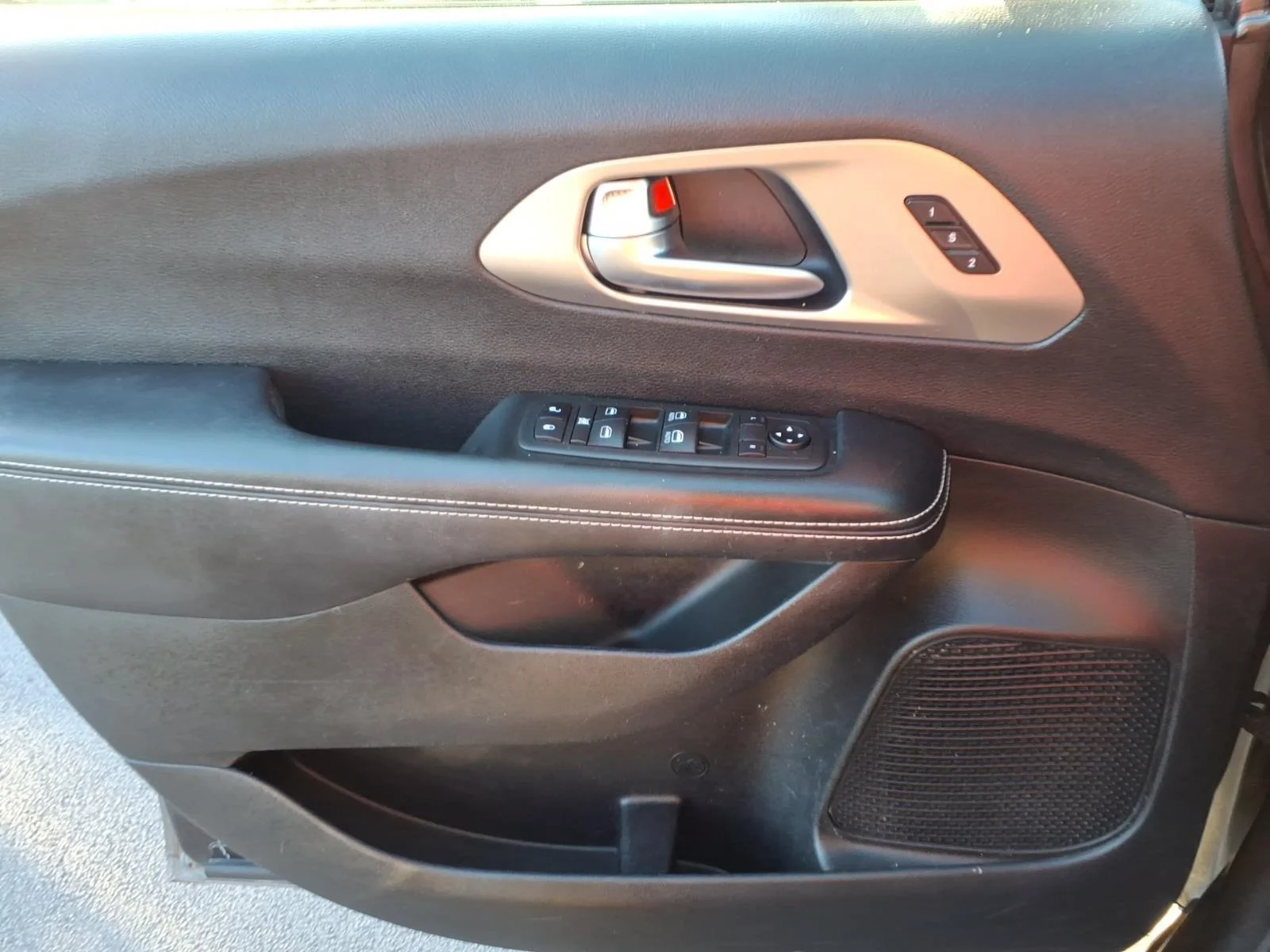 Used 2020 Granite Crystal Metallic Clearcoat Chrysler Launch Edition image 23