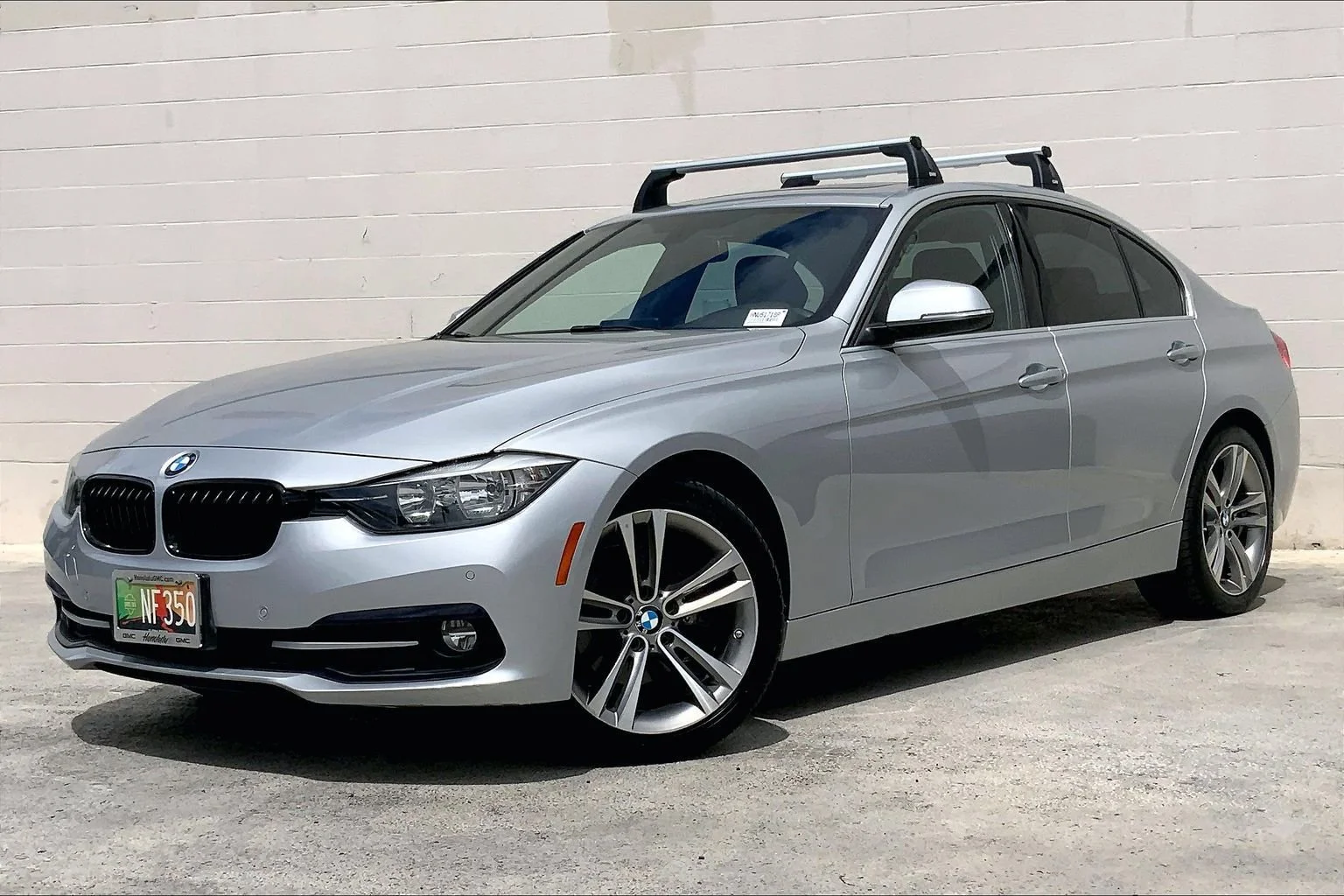 2017 BMW 3 Series 330i Sedan's photo