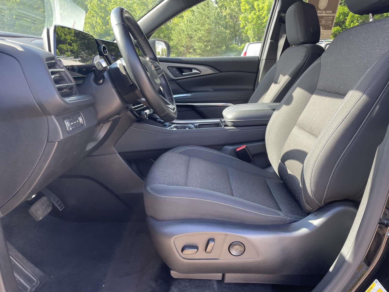 2024 Chevrolet Traverse 2LT - Photo 17