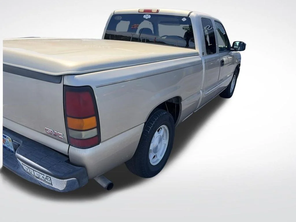 Used 2004 Sand Beige GMC SLT image 3