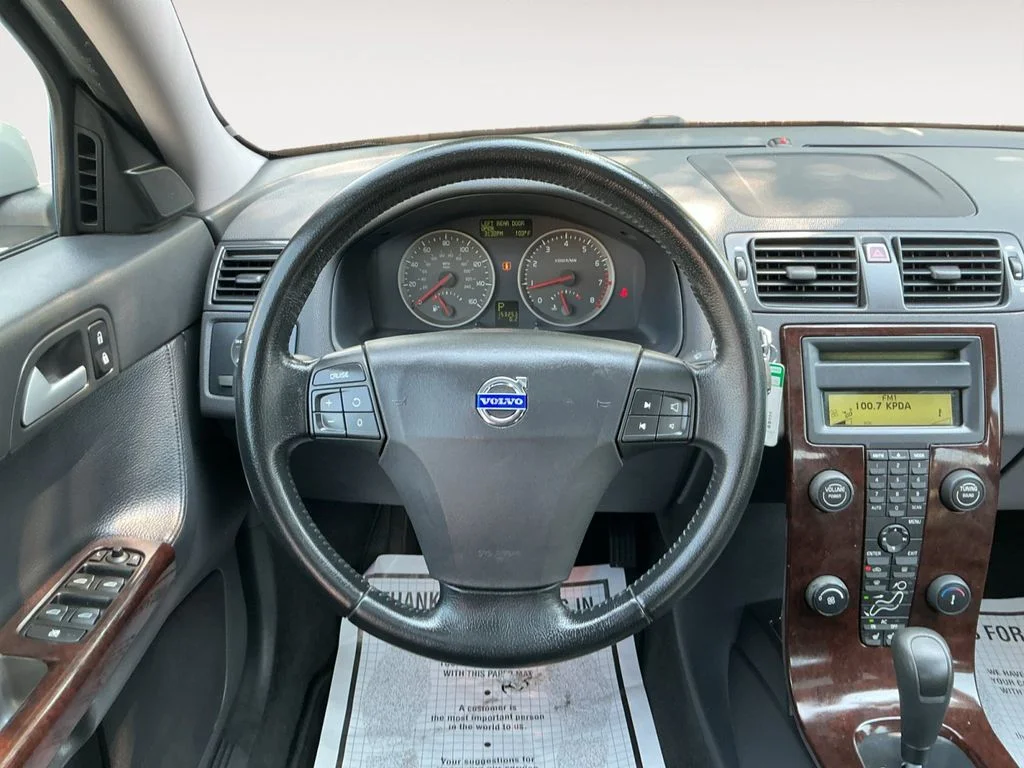 Used 2007 Silver Volvo 2.4i image 13