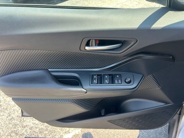 Used 2018 Silver Toyota XLE image 11