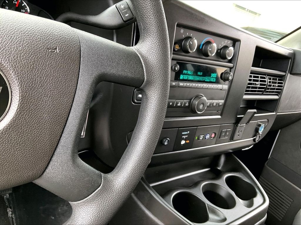 Used 2025 Summit White Chevrolet LT image 23