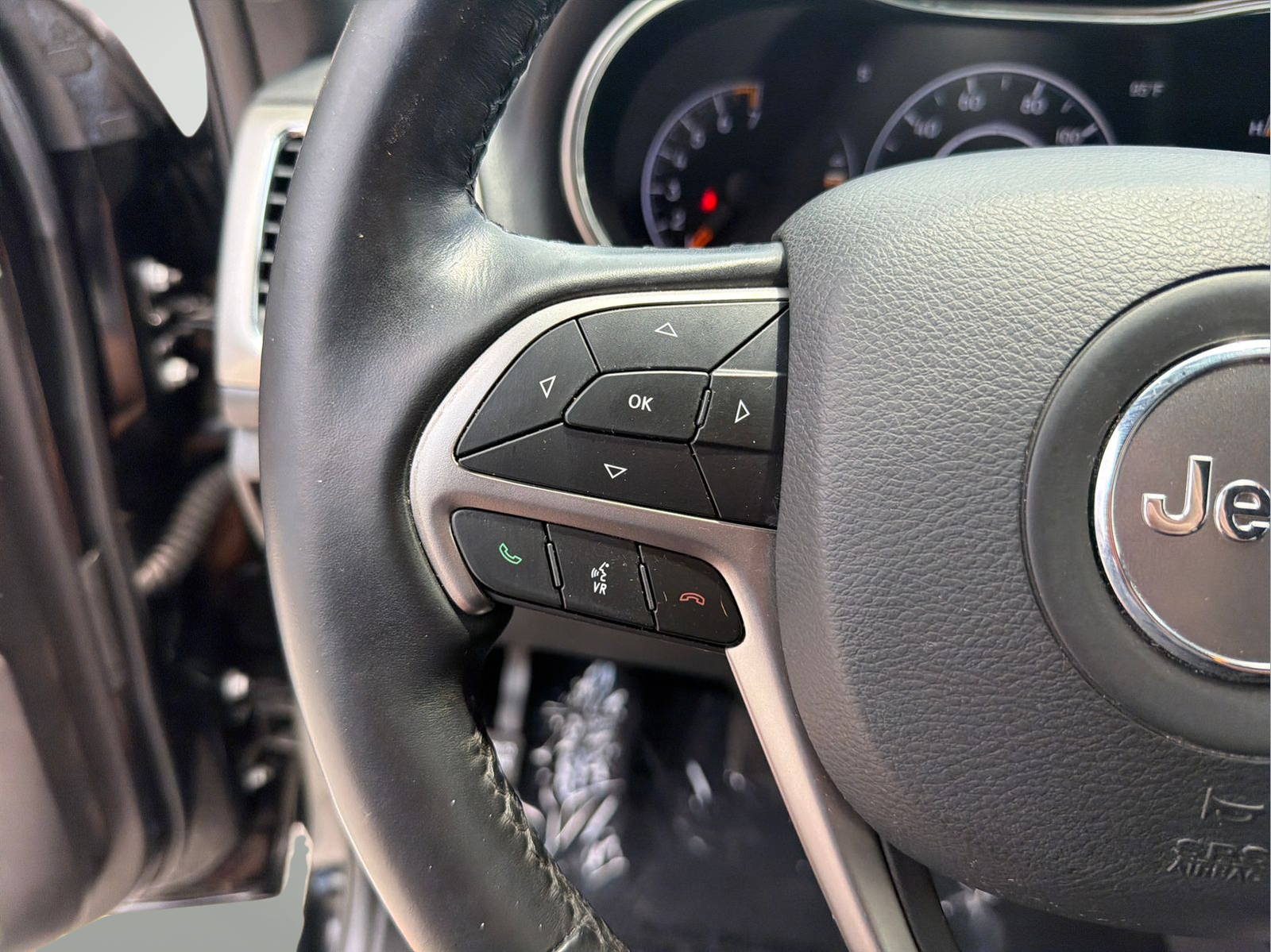 Used 2021 Diamond Black Jeep Laredo X image 15