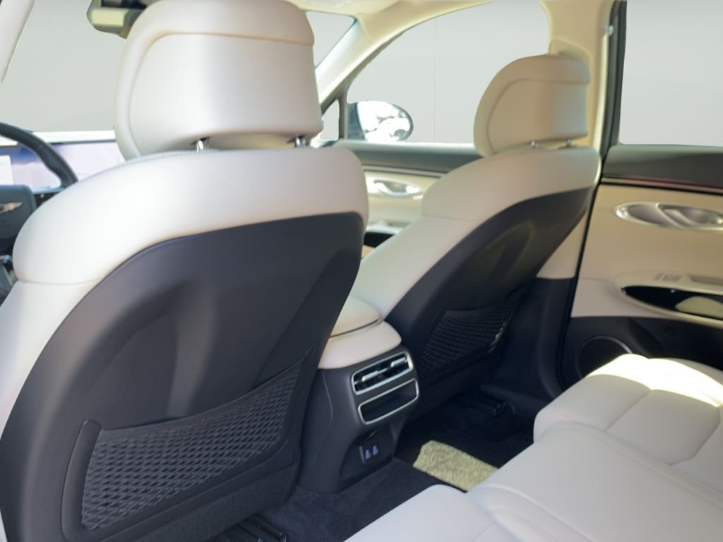 2026 GENESIS GV70 Standard - Photo 17
