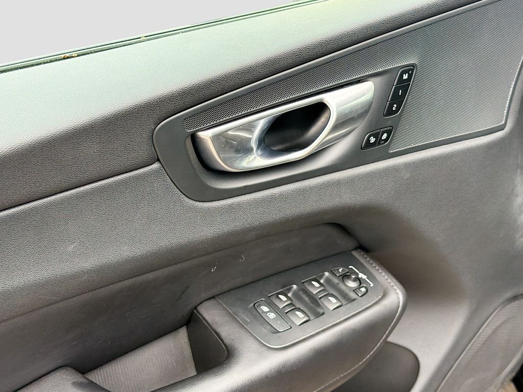 2023 Volvo XC60 Plus - Photo 18
