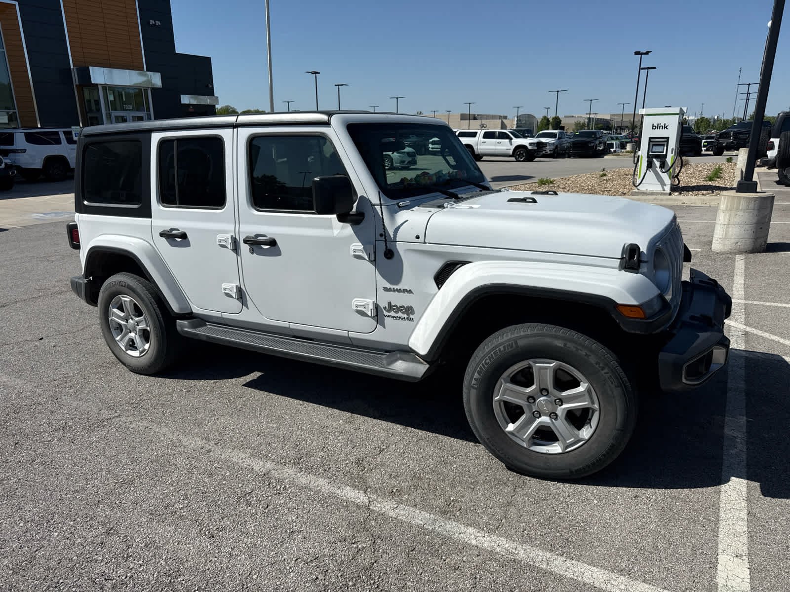 Used 2020 Jeep Wrangler Unlimited Sahara with VIN 1C4HJXEN3LW213619 for sale in Kansas City
