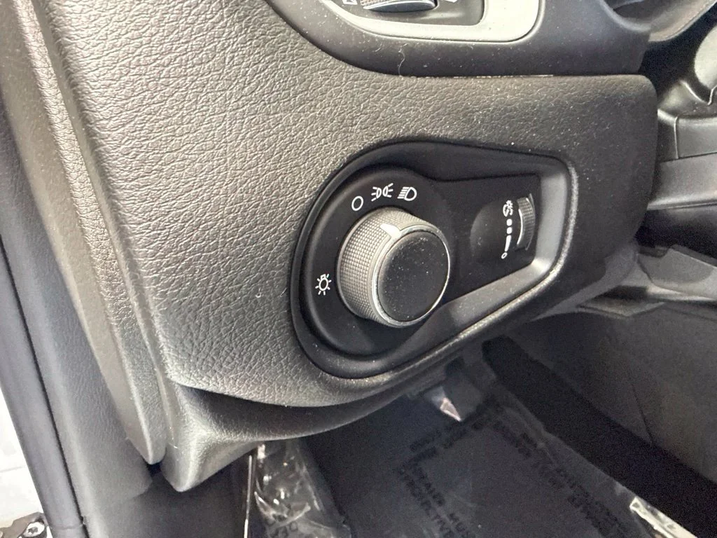 Used 2021 White Jeep Sport image 21