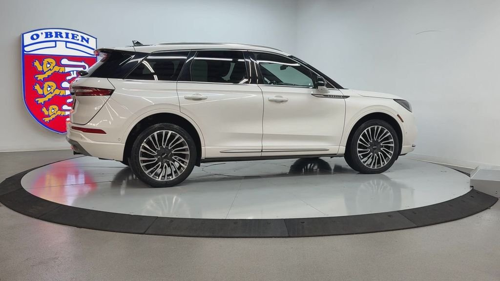 Used 2021 White Lincoln Reserve image 4