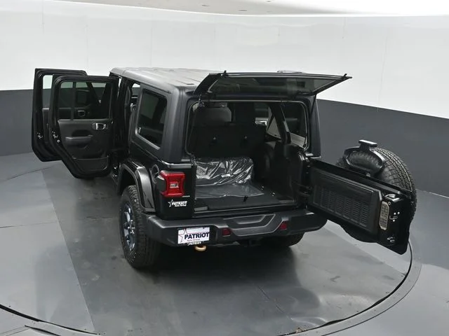 New 2026 Black Clear-Coat Exterior Paint Jeep 85th Anniversary Edition image 53