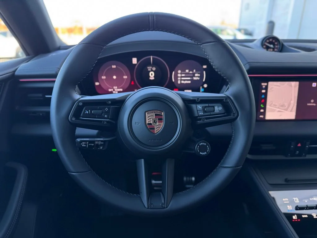 2025 Porsche Macan S - Photo 23