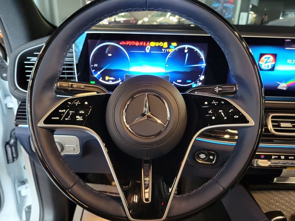 New 2026 MANUFAKTUR Moonlight White Metallic Mercedes-Benz GLS 450 image 26
