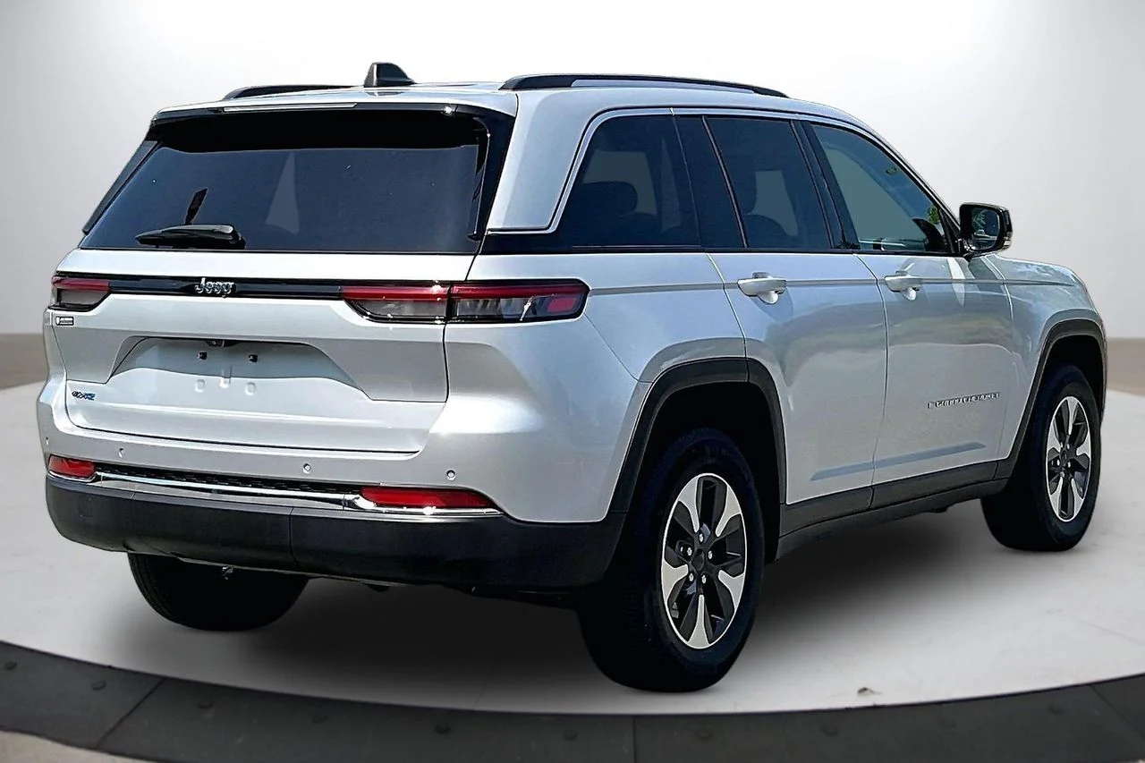 Certified Used 2024 Silver Jeep 4xe image 9