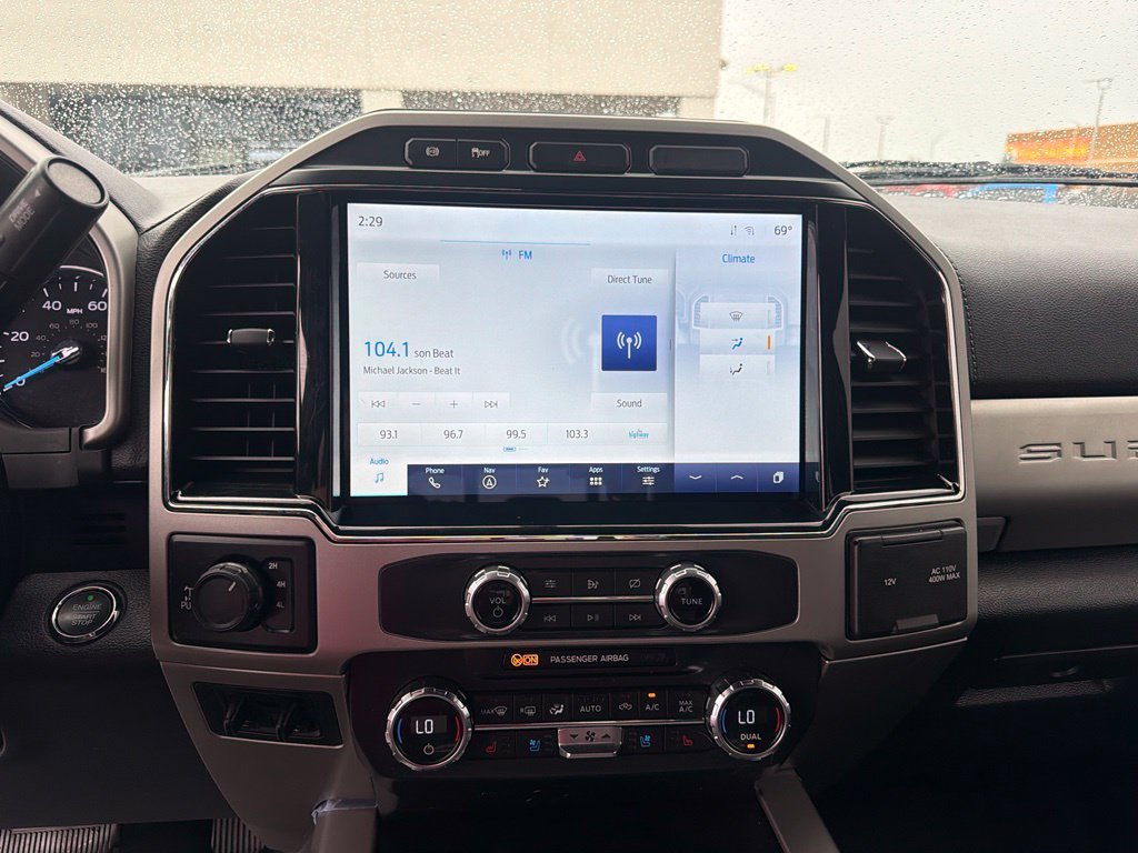 Used 2022 White Ford Lariat image 32