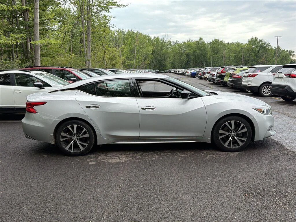 Used 2018 Brilliant Silver Nissan S image 7