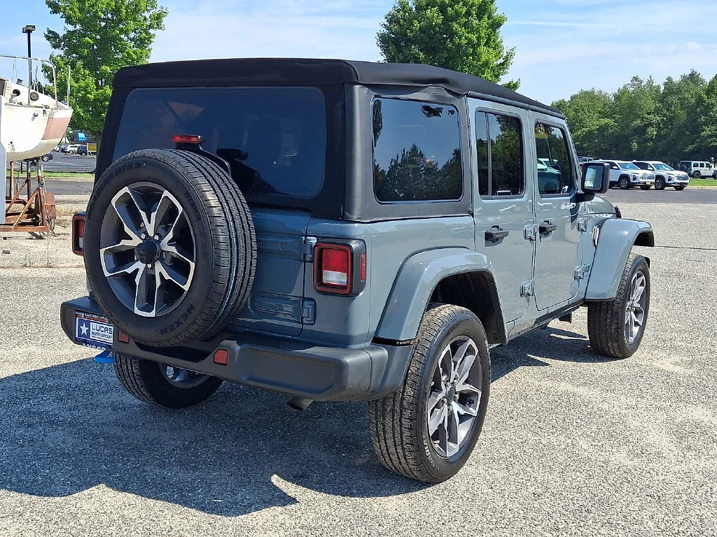 Used 2024 Anvil Clear Coat Jeep Sport S image 11
