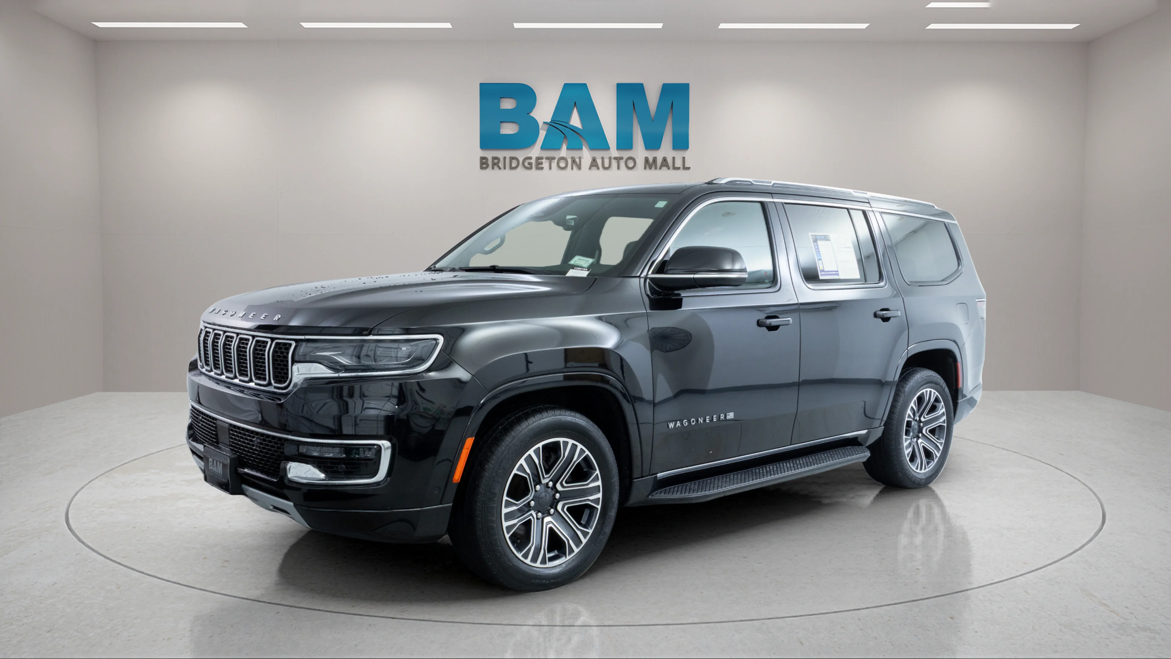 Used 2023 Diamond Black Crystal Pearlcoat Jeep Series II image 7