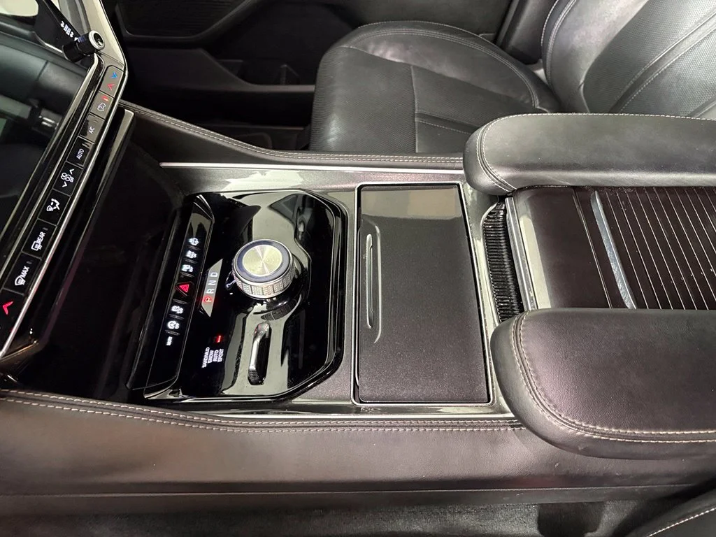 Used 2023 White Jeep Base image 29