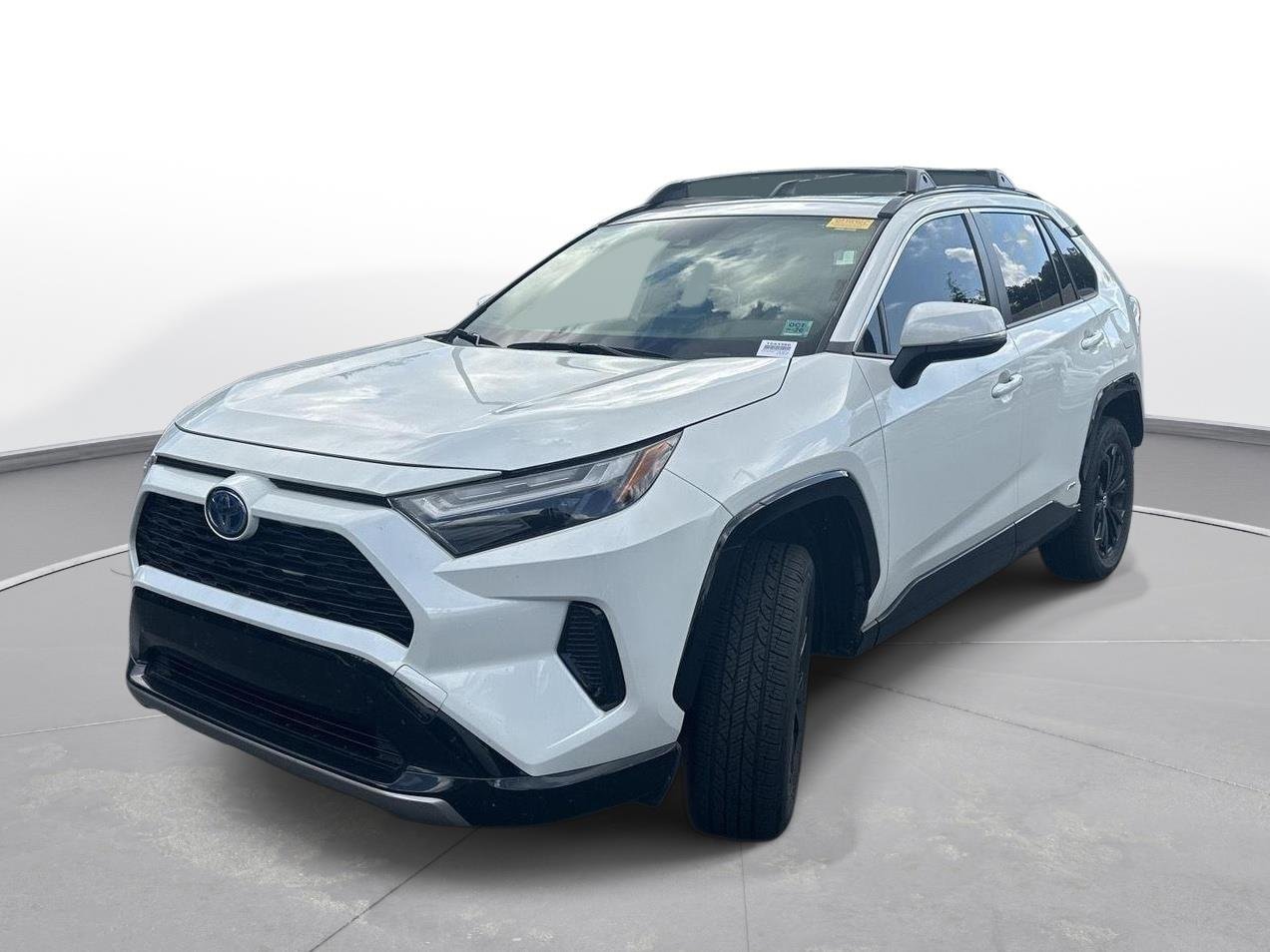 Used 2024 Wind Chill Pearl Toyota Hybrid SE image 2