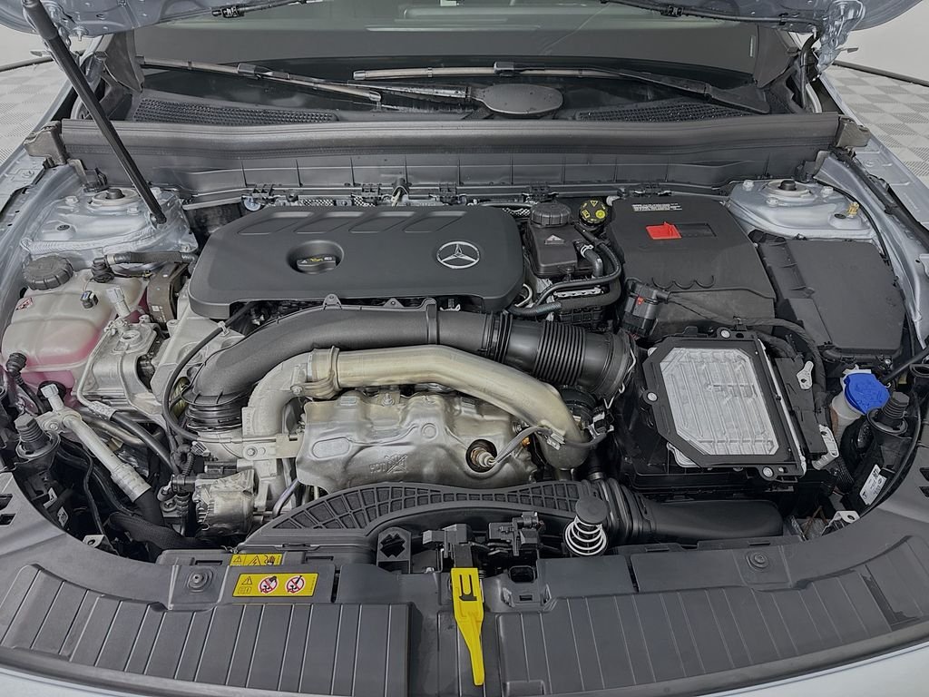 Used 2025 Silver Mercedes-Benz GLB 250 image 32