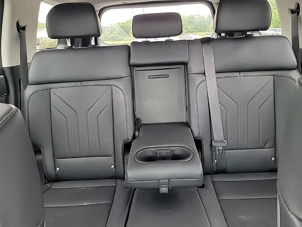 Used 2024 Black Hyundai SEL image 10